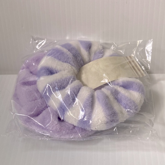 Fuzzy Scrunchies Lilac and Purple with White Stripes NEW Set of 2 - Picture 6 of 8